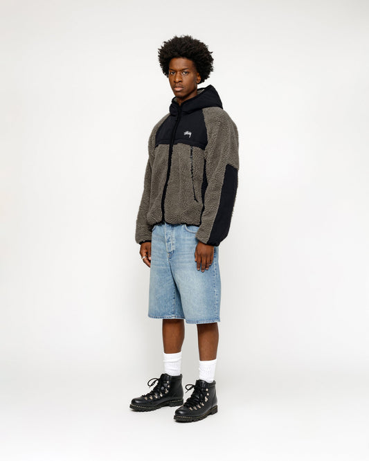 VESTE À CAPUCHE EN SHERPA ET EMBOUTS