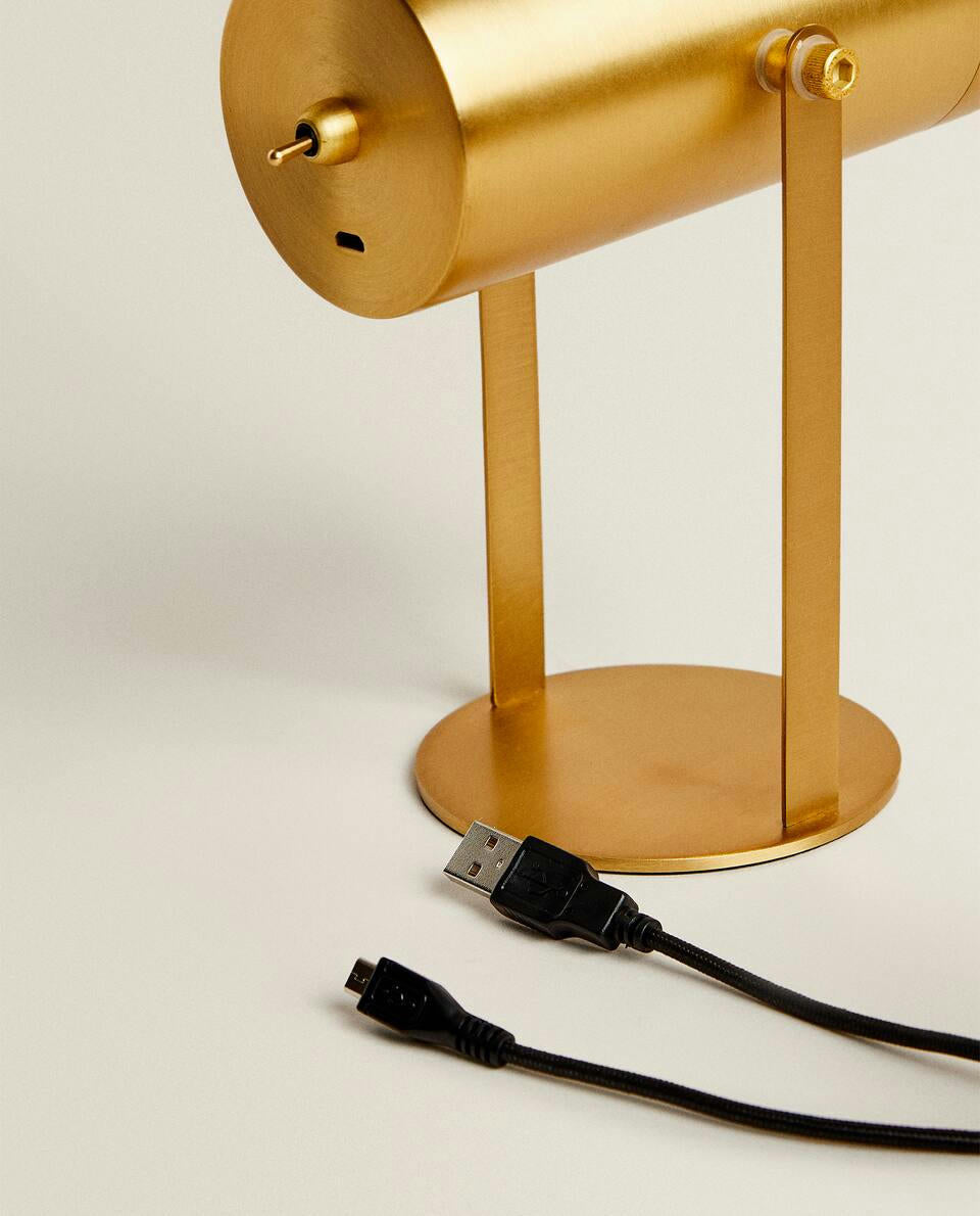USB RECHARGEABLE SPOTLIGHT