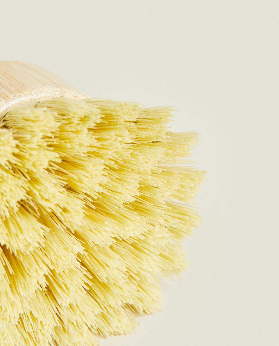 SMALL WOODEN BRUSH