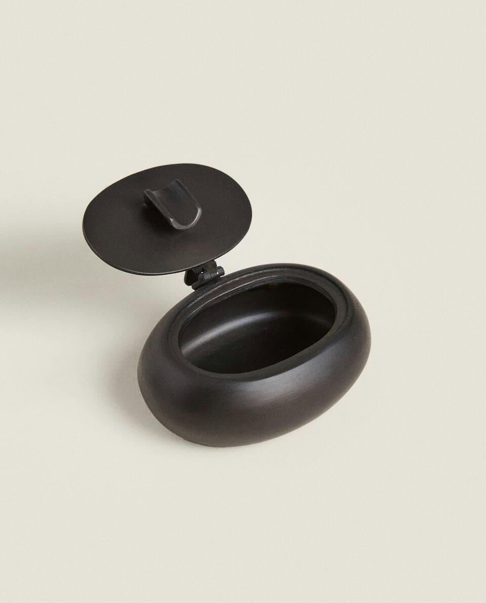 ASHTRAY WITH LID