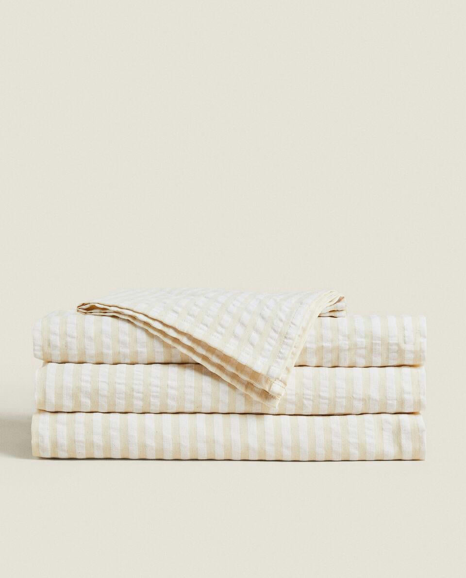 STRIPED TABLECLOTH