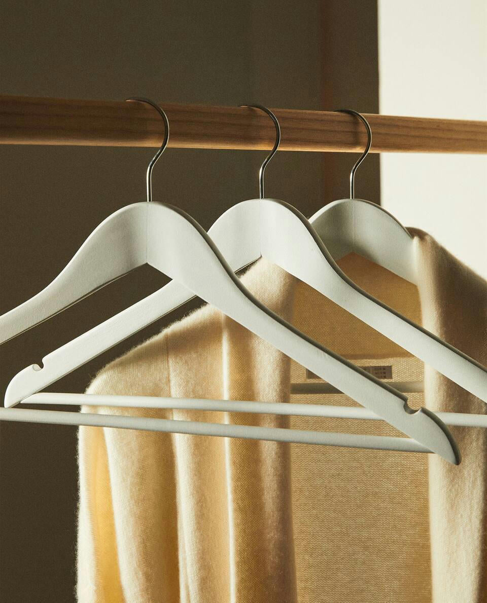 LACQUERED WOODEN HANGER (SET OF 3)
