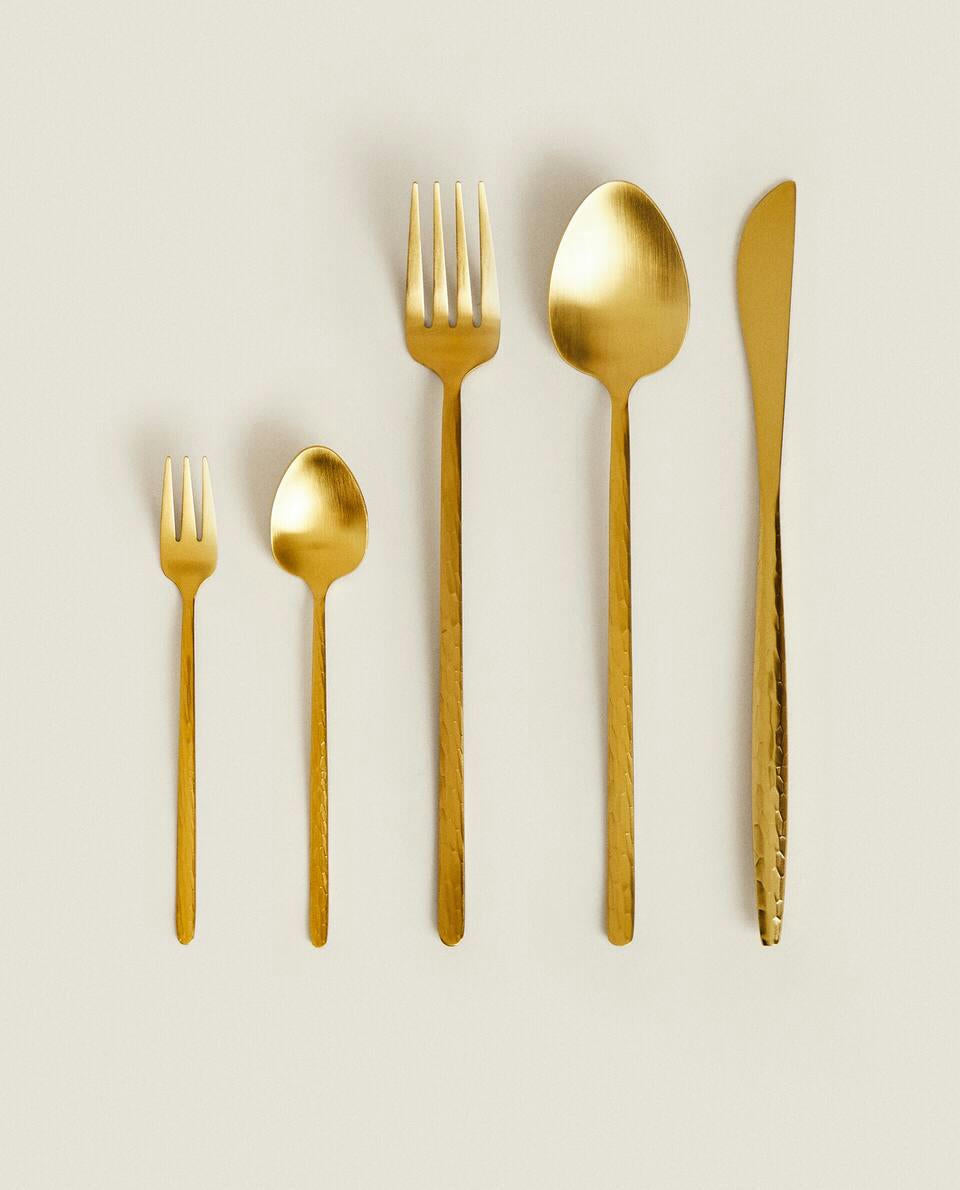 BOX OF 4 SPOONS WITH HAMMERED HANDLE