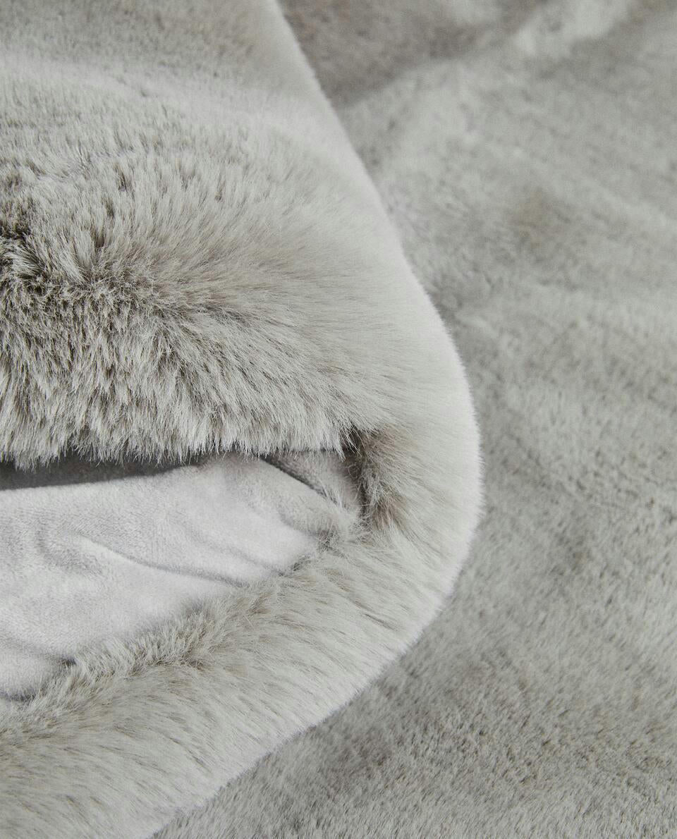 XL FUZZY BLANKET