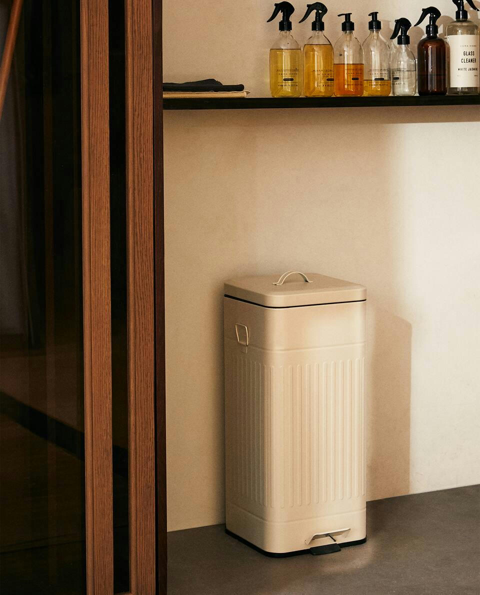 KITCHEN BIN