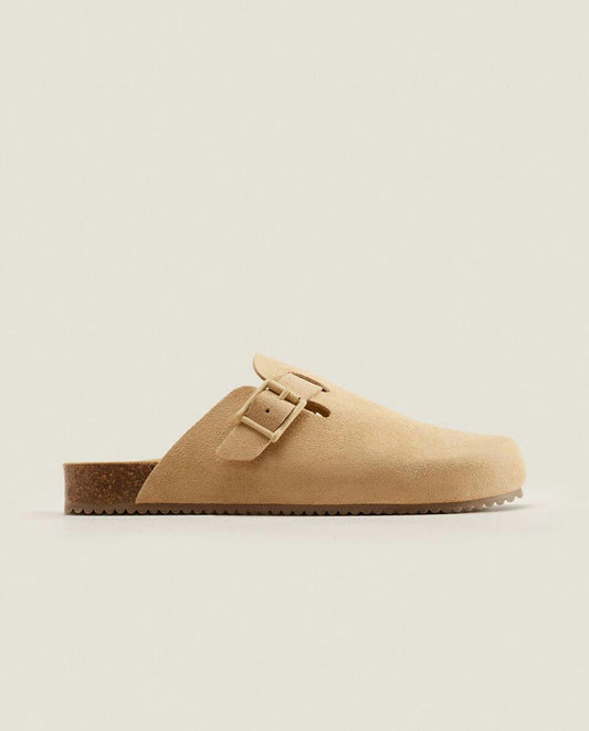 LEATHER CLOGS WITH BUCKLE